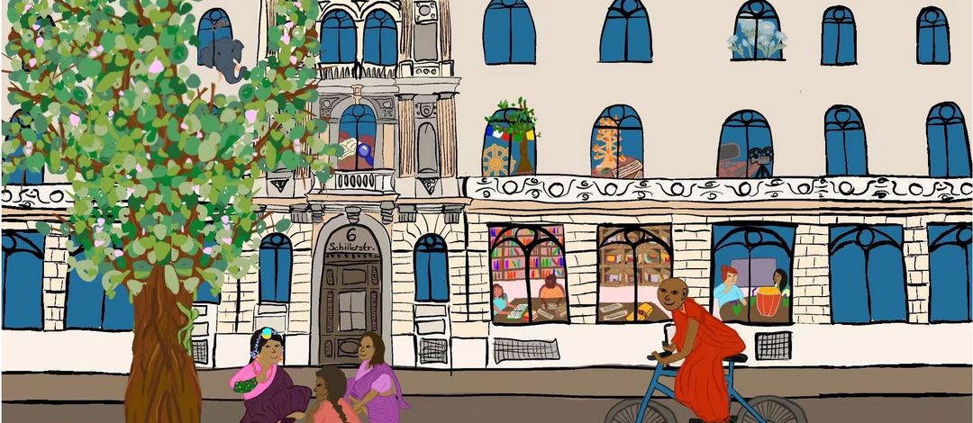 Zeichnung des Institutsgebäudes. Es sitzen drei junge Frauen in traditionellen Kleidungen vor dem Gebäude. Links im Bild befindet sich ein Baum. In den Fenstern der Büros der Indologie sind kleine Symbole, die für das jeweilige Fach stehen.