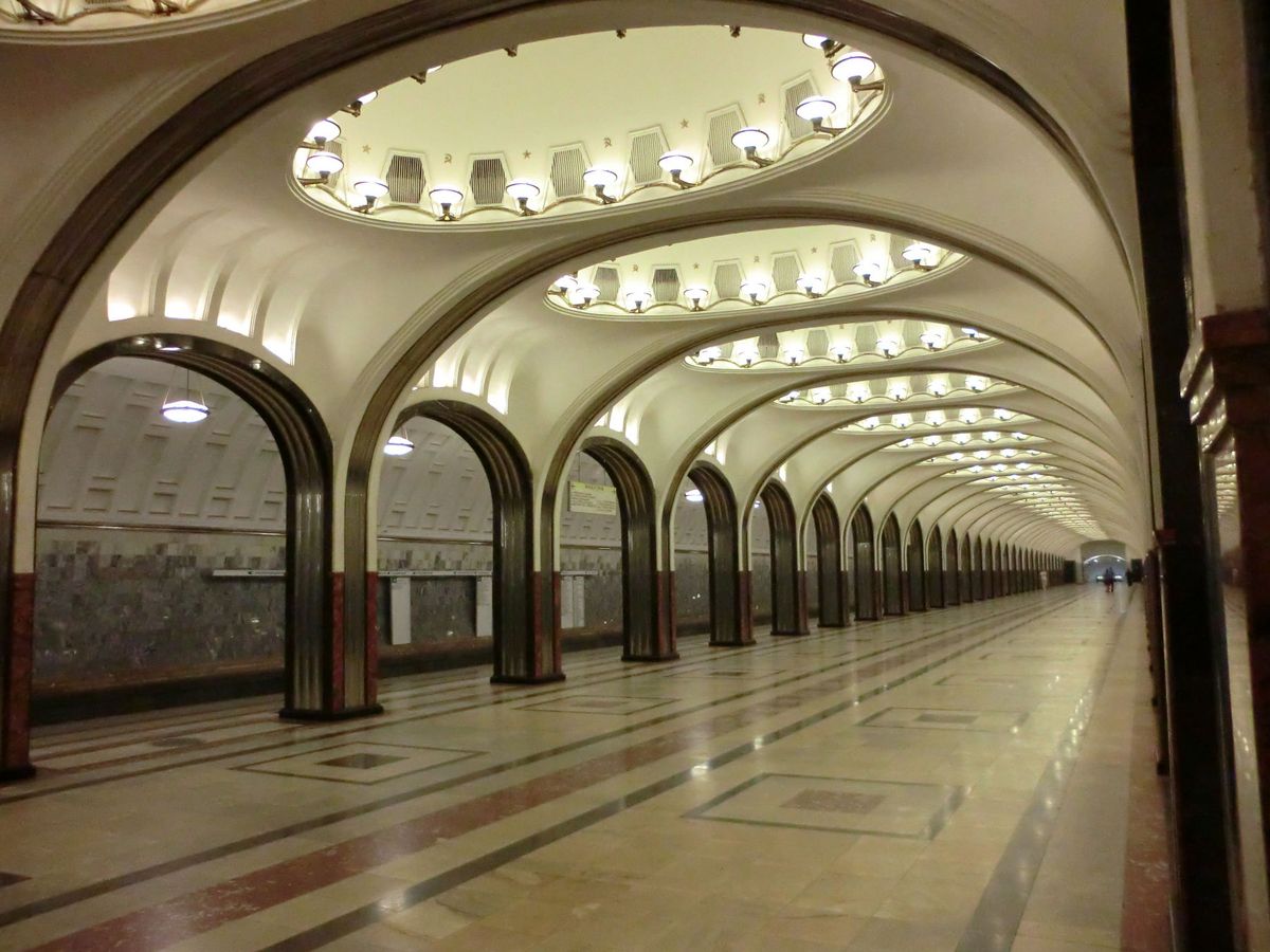 zur Vergrößerungsansicht des Bildes: menschenleere Moskauer Metrostation, Foto: Prof. Dr. Dirk van Laak