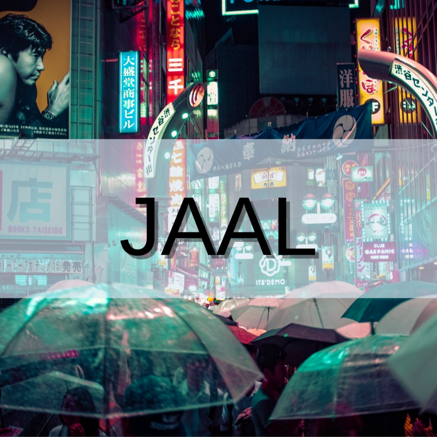 zur Vergrößerungsansicht des Bildes: Das Bild zeigt das Logo der Japanese Almuni Association Leipzig (JAAL). Es besteht aus dem Schriftzug "JAAL" vor einer Aufnahme aus Shibuya in der Nacht, mit zahlreichen beleuchteten Werbetafeln und durchsichtigen Regenschirmen.