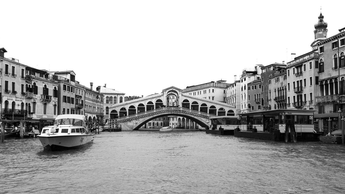 zur Vergrößerungsansicht des Bildes: Die Rialtobrücke am Canale Grande, Venedig; Foto: Sascha Keßler