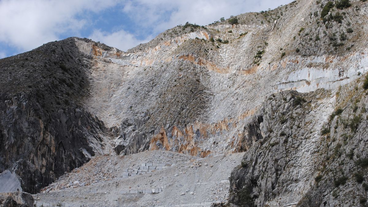 zur Vergrößerungsansicht des Bildes: Steinbrüche bei Carrara