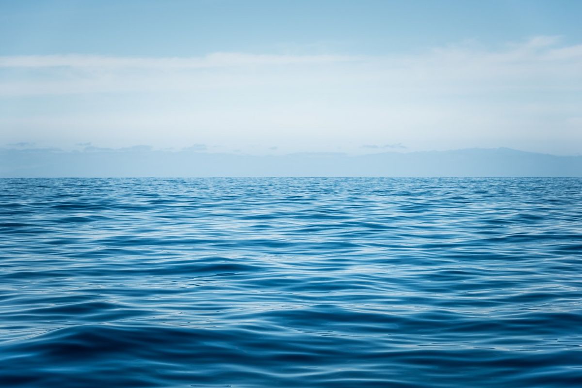 enlarge the image: The picture shows an ocean to symbolize the element of water